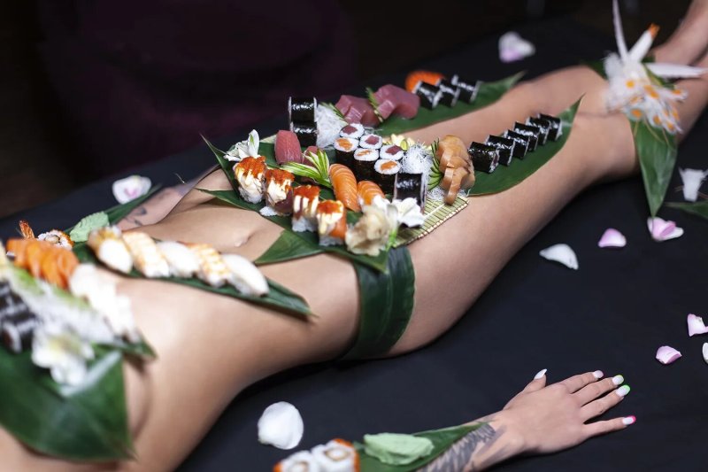 Nyotaimori япония