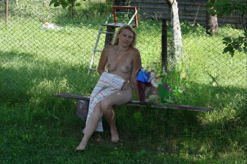 Голые на даче