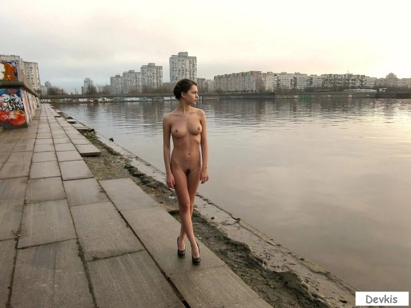 Фотосессия ню на набережной