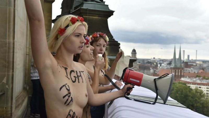 Активистки femen