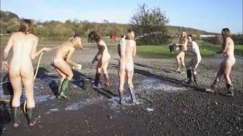 Голые женщины лёгкого поведения