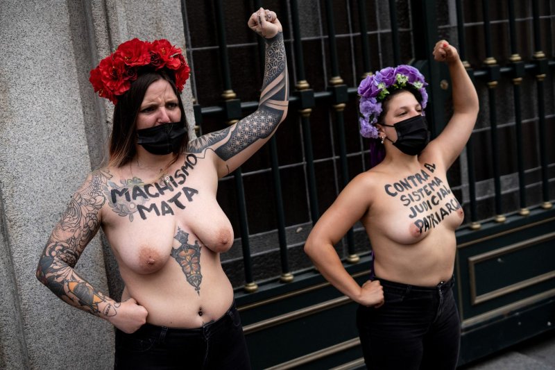 Feminist protest goli