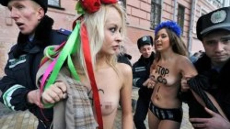 Украинские феминистки топлесс