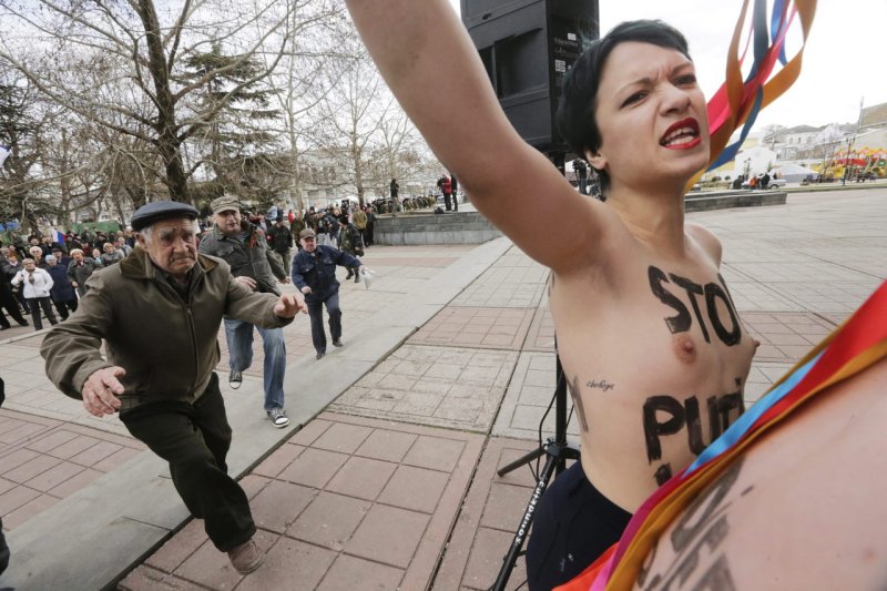 Активистки femen