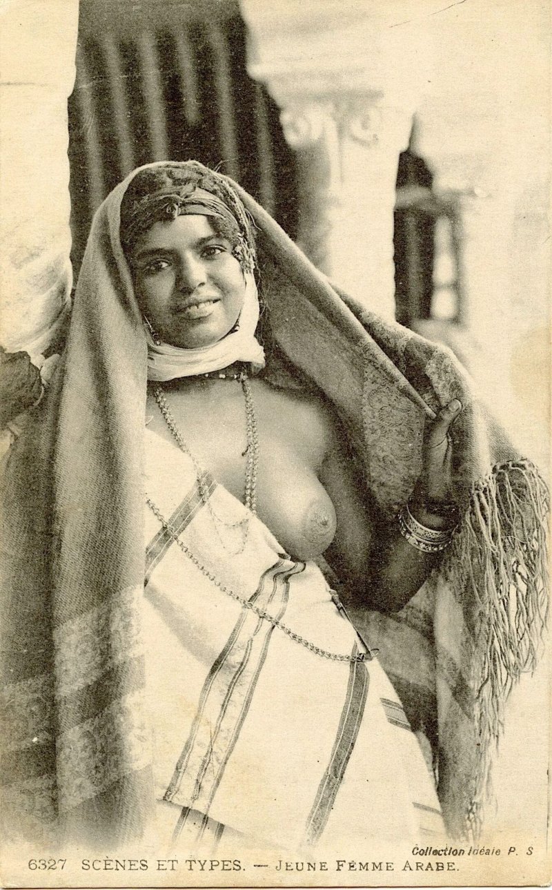 Голая арабская женщина