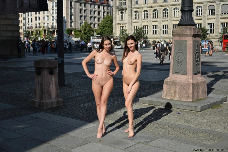 Public nudity exhibitionism cfnf cfnm outdoor