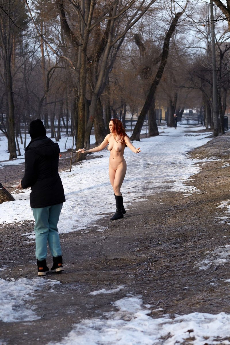 Голые на прогулке