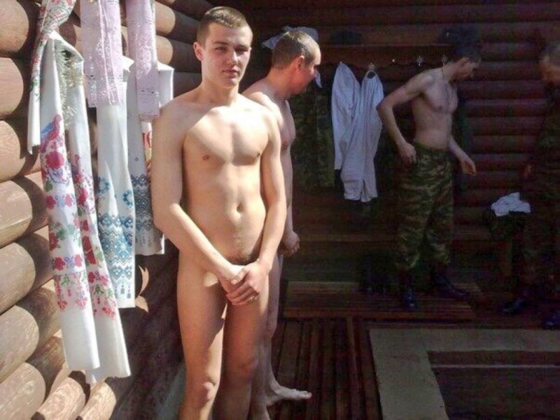 Голые русские солдаты в бане