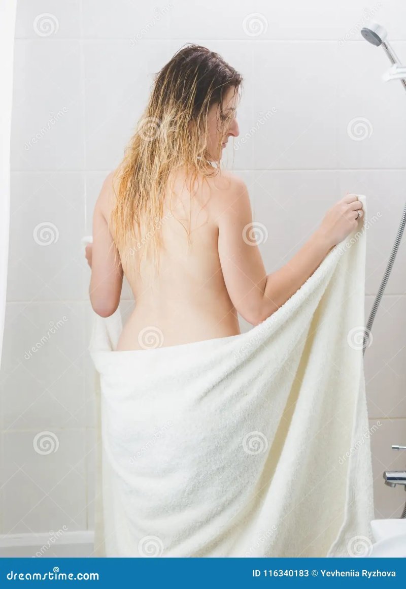 Женщина в полотенце