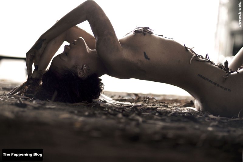 Nude rihanna