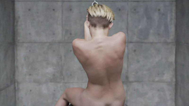 Wrecking ball майли сайрус