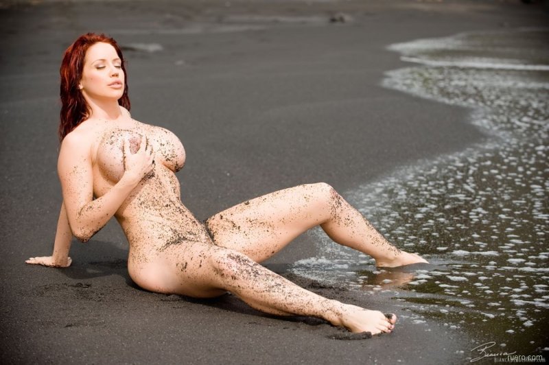 Bianca beauchamp сиськи на песке