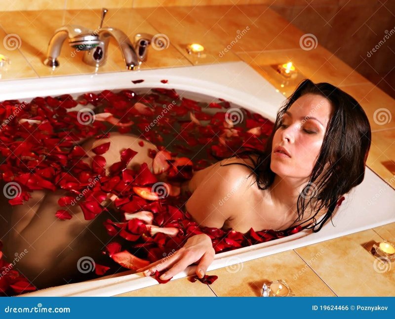 Ванна с лепестками