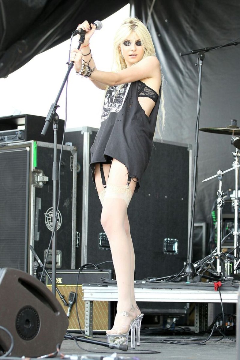 Taylor momsen