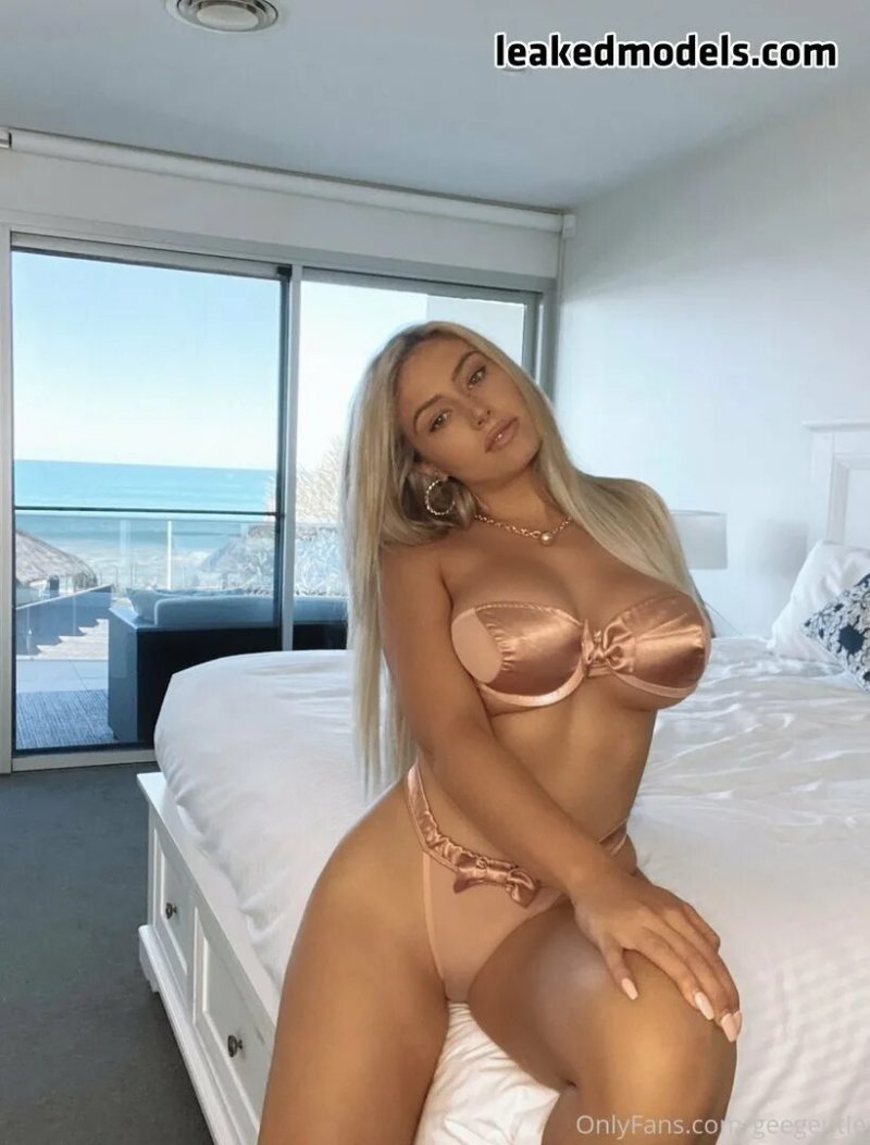Georgina gentle only fans голая грудь
