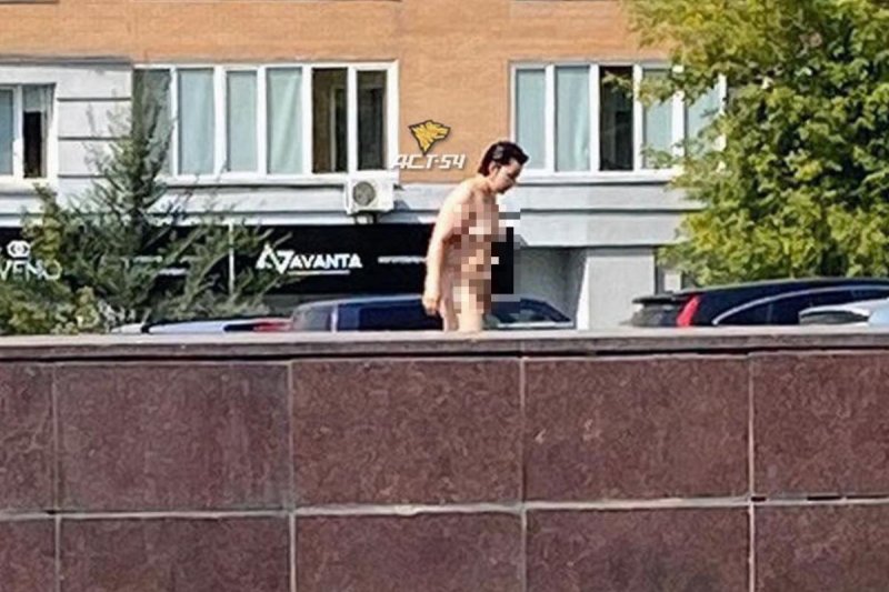 Женщина в фонтане новосибирск голая