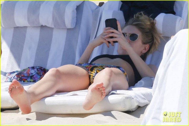 Dylan penn paparazzi