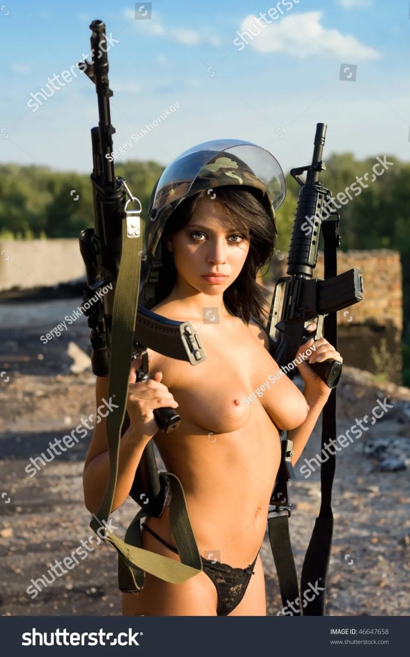 Девушки в военной форме ню