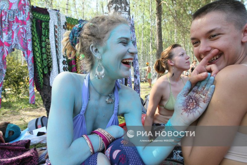 Фестиваль краски холи
