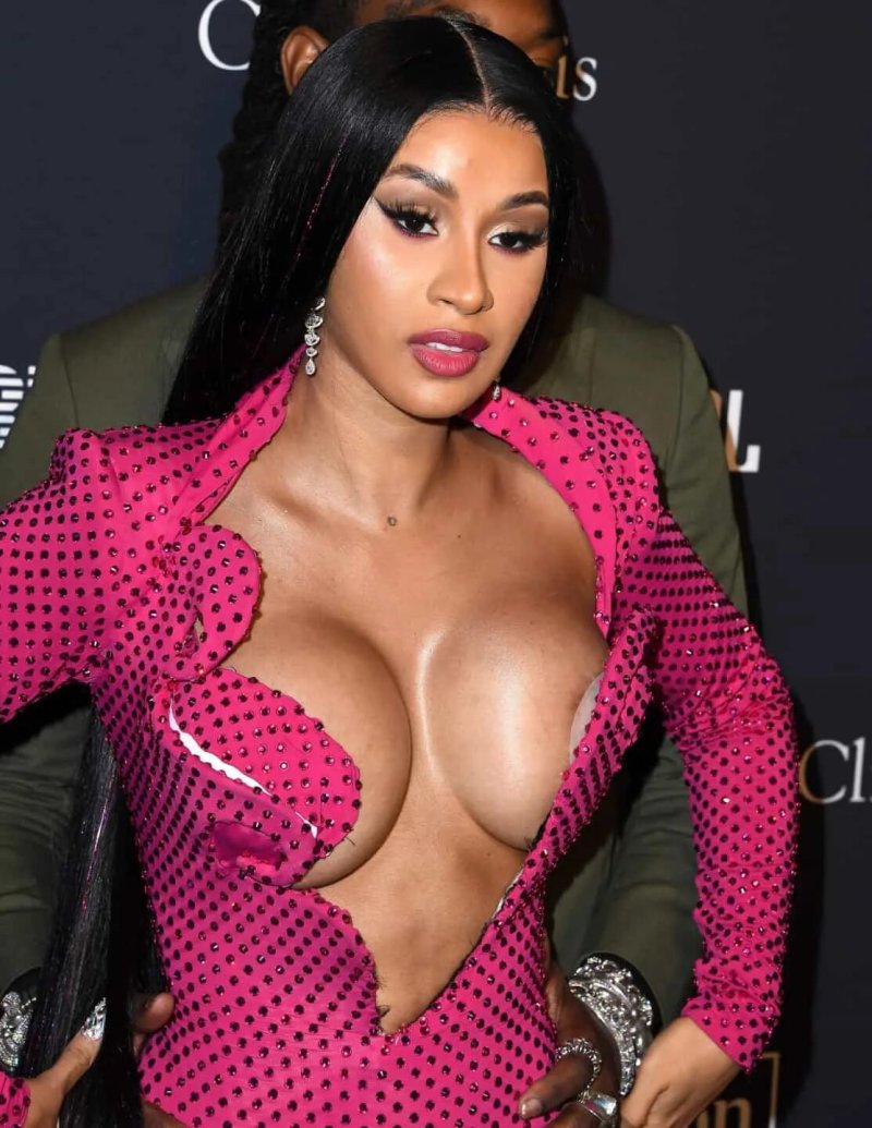Cardi b грудь