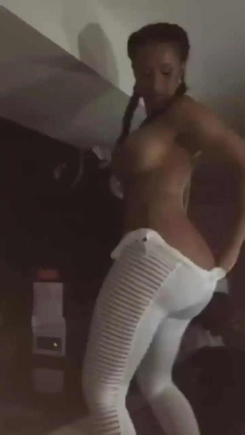 Cardi b twerk