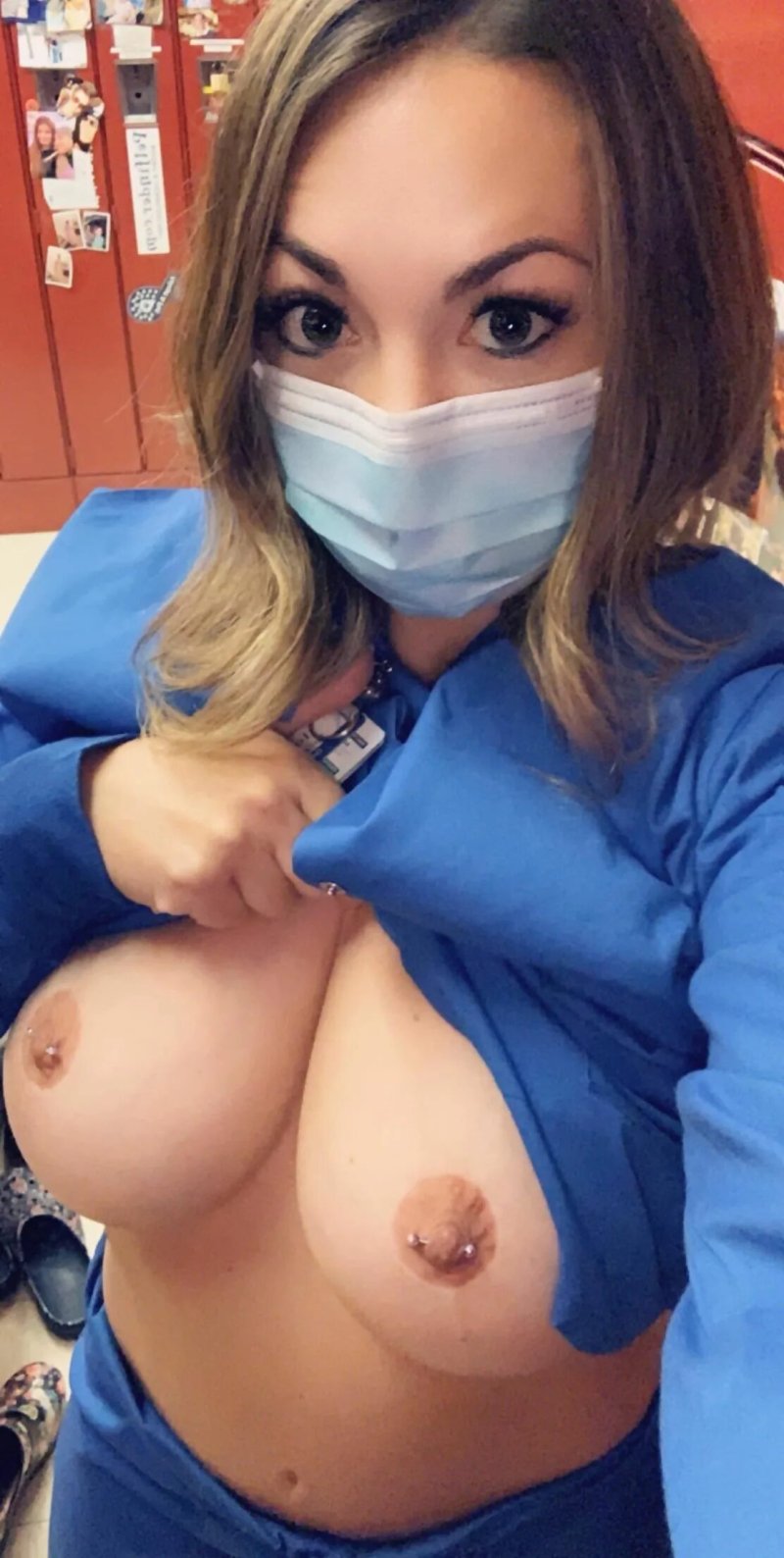 Real nurse показывают сиськи