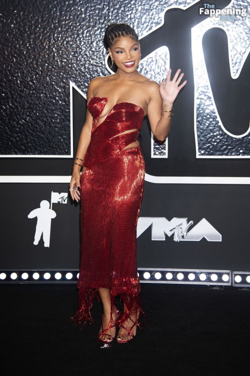 Halle bailey nude