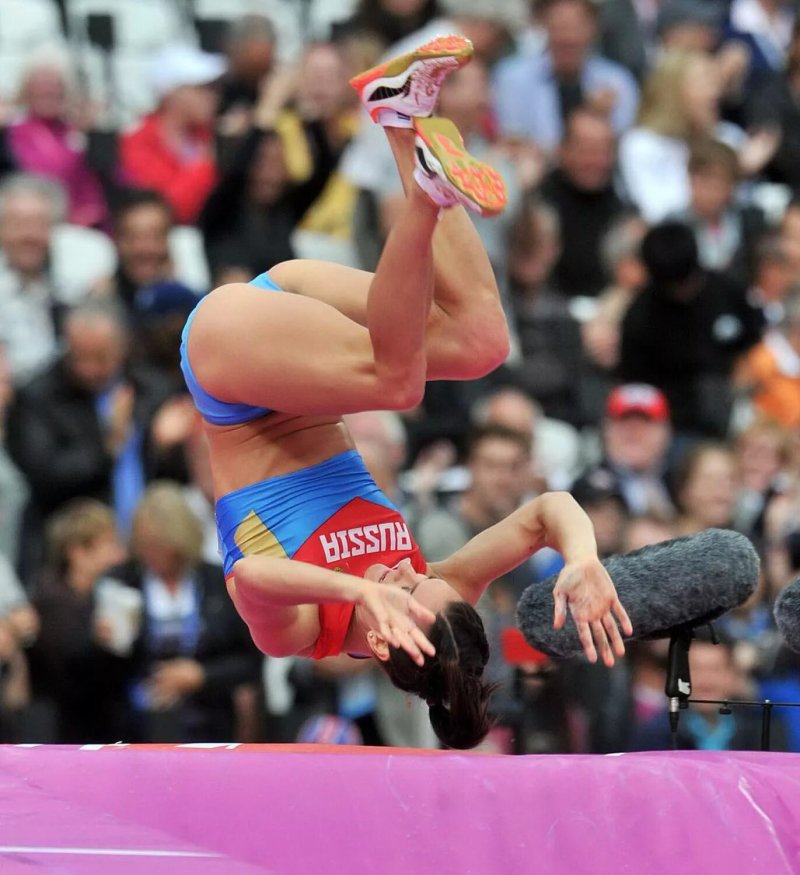 Елена исинбаева в прыжке