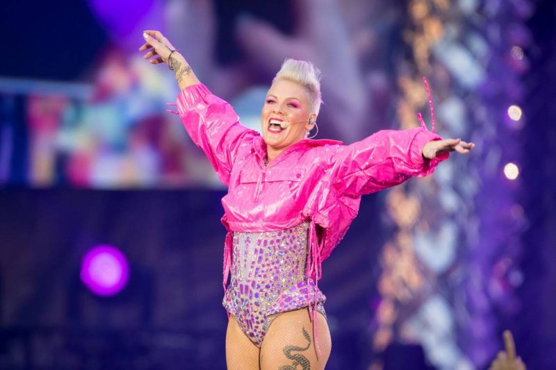 Певица pink