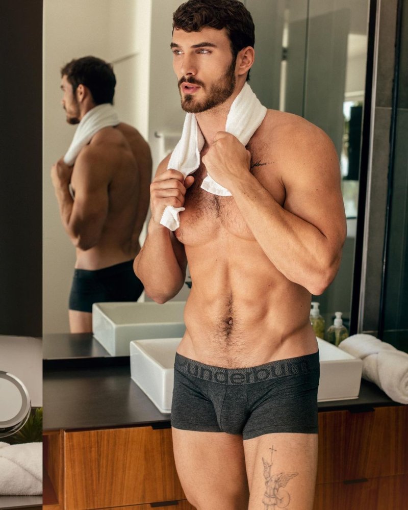 Michael yerger модель голый