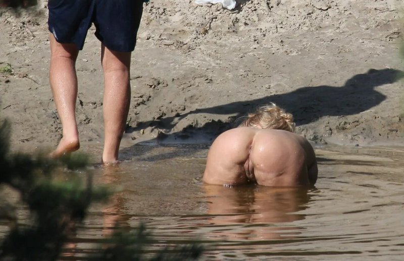 На пляже раком