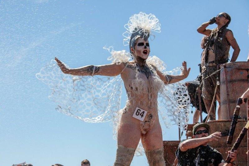 Бернинг мэн фестиваль nude