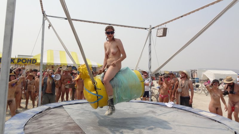 Бернинг мэн фестиваль nude