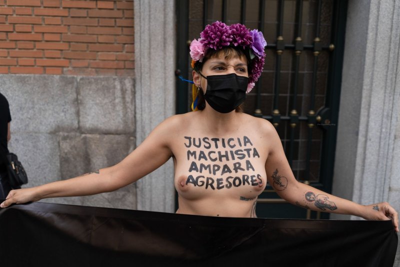 Активистки femen в испании