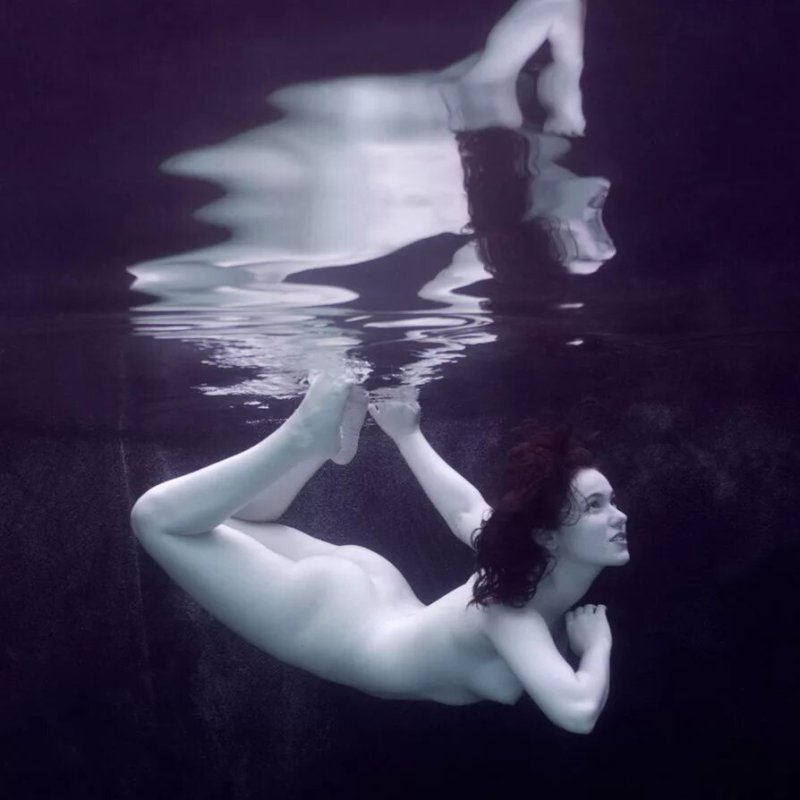 Голая фотосессия под водой