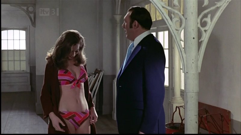 Valerie leon