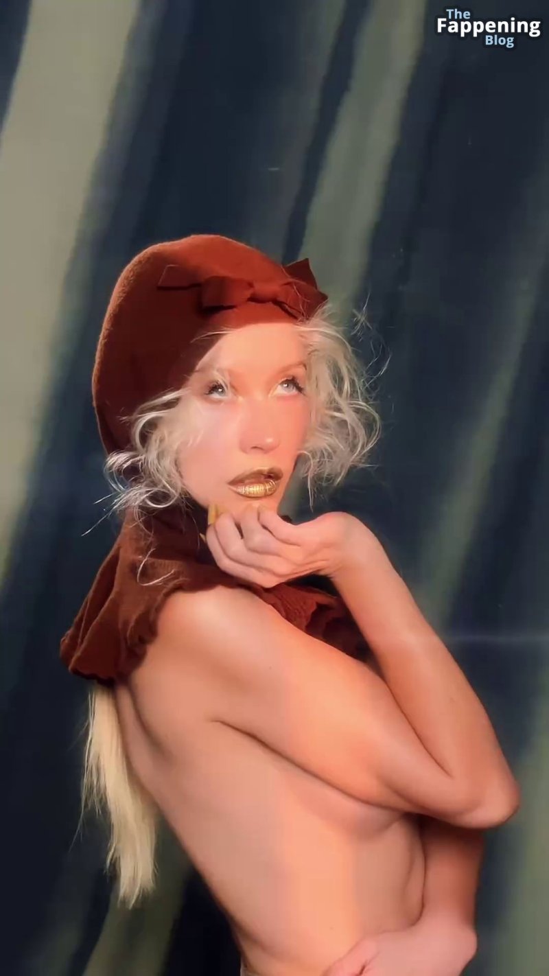 Christina aguilera topless