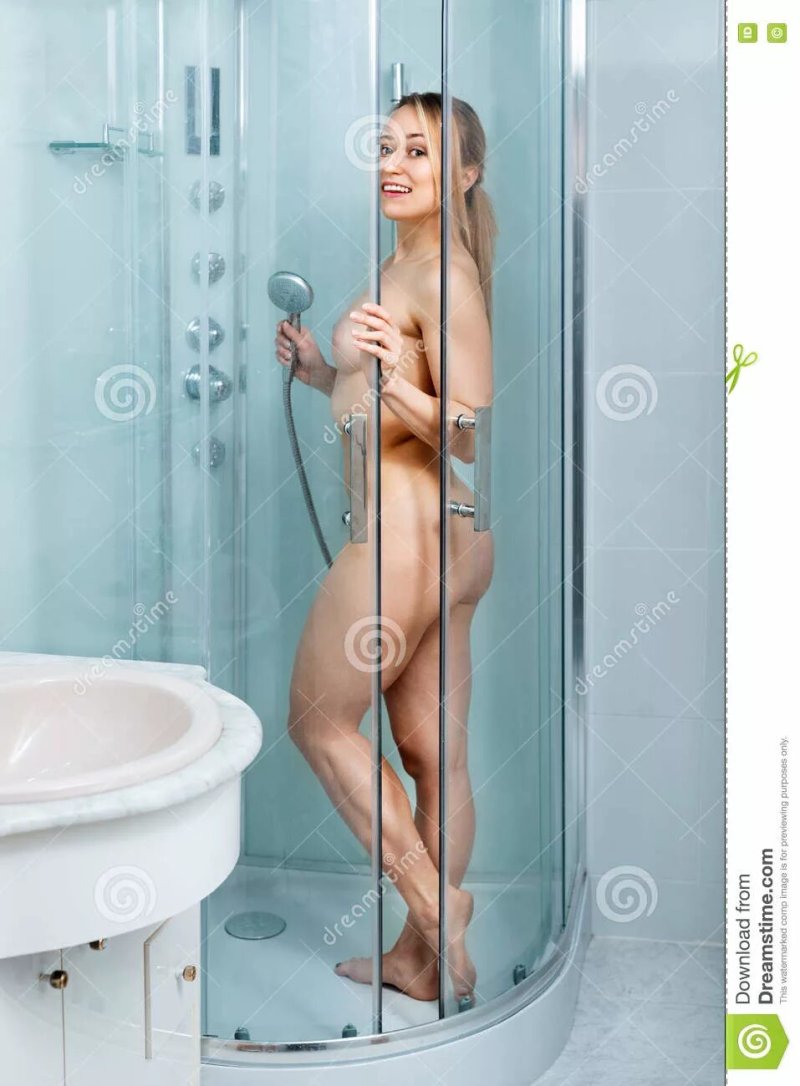Девушка в душ