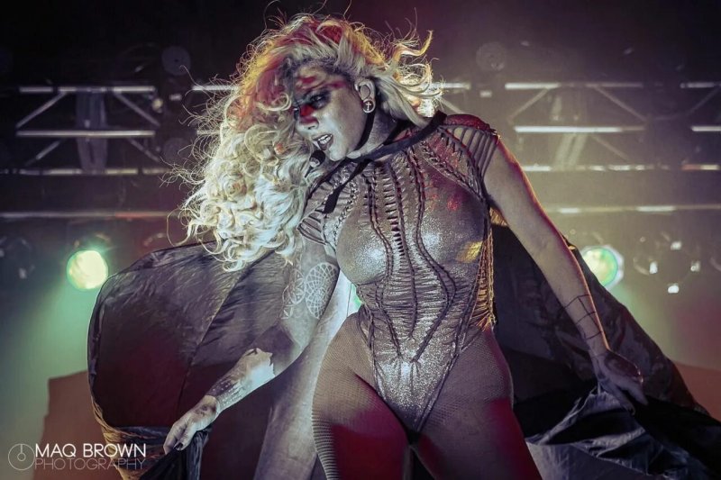 Группа in this moment