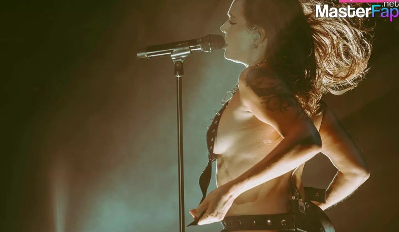 Tove lo nude